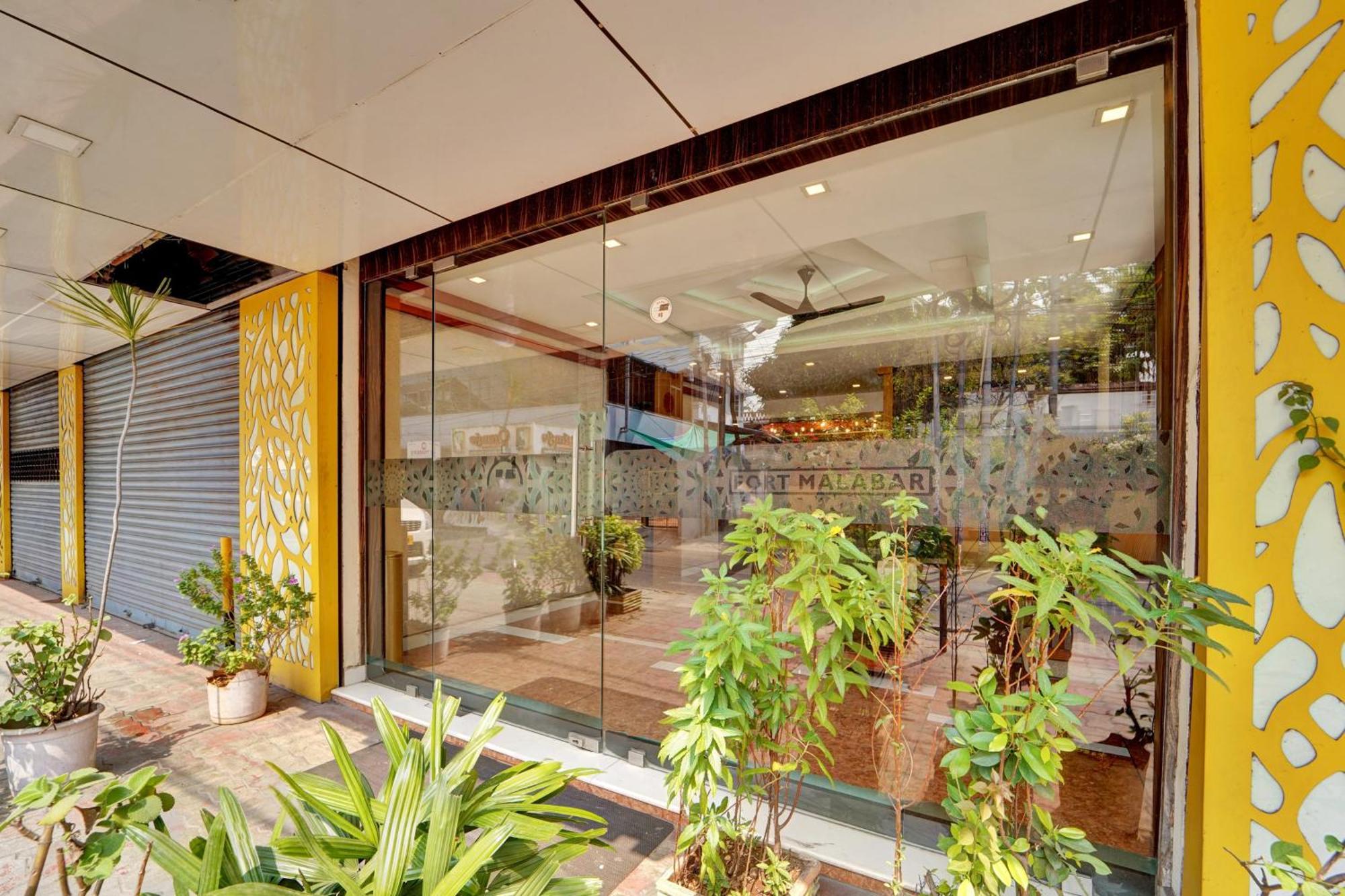 Super Townhouse Ernakulam North Ξενοδοχείο Kochi Εξωτερικό φωτογραφία